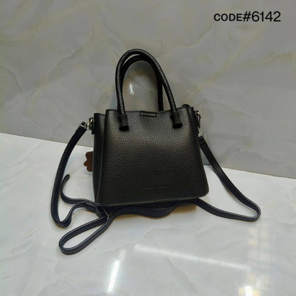 𝗖𝗛𝗔𝗥𝗟𝗘𝗦 & 𝗞𝗘𝗜𝗧𝗛
ᴛᴏᴘ ʜᴀɴᴅ sʟɪɴɢ ʙᴀɢ
sɪʟᴠᴇʀ ʜᴀʀᴅᴡᴀʀᴇ
sᴏғᴛ ᴍᴀᴛᴛᴇ ʟᴇᴀᴛʜᴇʀ
sɪᴢᴇ: 18.5 cm

65 dhs🪙

Zain31
♥️♥️♥️