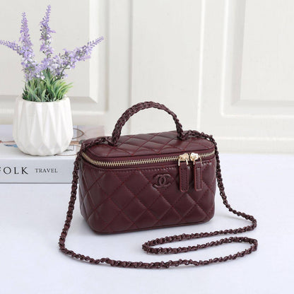 Chanel 24B
Size: 17 * 10 * 8 cm
95 dhs🇦🇪
with box🎁

Zain115
 ♥️♥️♥️