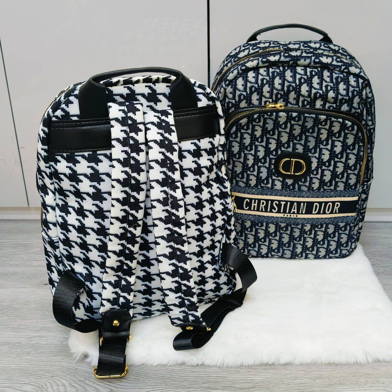 Dior
Bagback
55 dhs🇦🇪

Zain40
♥️♥️♥️