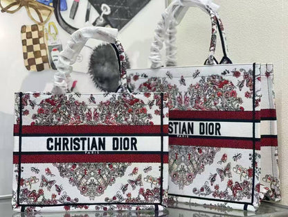 DIOR TOTE BAG 
Master 
#36cm
320 dhs🇦🇪
#42cm 
340 dhs🇦🇪

Zain228
♥️♥️♥️