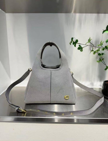 Coach Lana Shoulder Bag
26cm × 11cm × 16cm
with box
🎁🎁🎁

100 dhs🇦🇪

Zain95
♥️♥️♥️