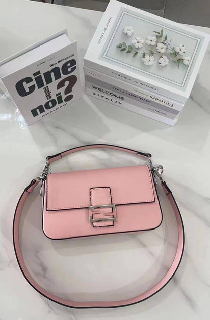 🎉 Offer 🎊 Guess / YSL / Celine / Tory Buch
Size: 27 ~ 20.5  cm
70 dhs🇦🇪
with box🎁

Zain115
♥️♥️♥️