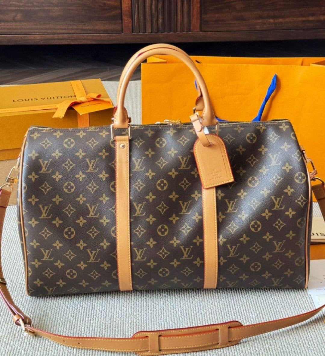 LV TRAVELLING BAG 
GOOD QUALITY 
115 dhs🪙💕
SIZE : 55cm

Zain39
♥️♥️♥️