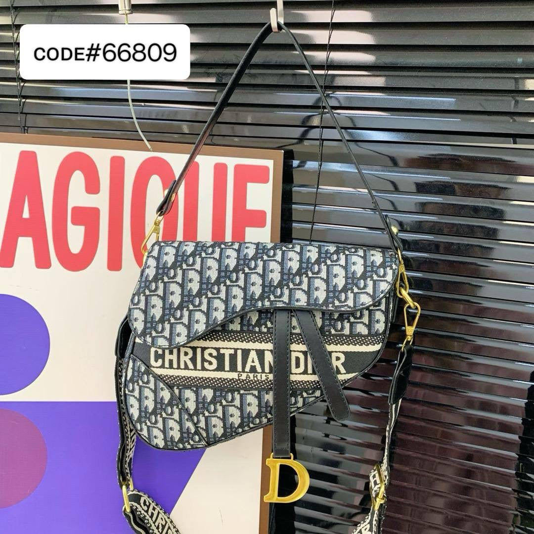 Dior
SADDLE CROSS BAG
ᴡɪᴛʜ sʜᴏᴜʟᴅᴇʀ ʙᴀɢ ʙᴇʟᴛ
sɪᴢᴇ : 22 cm

75 dhs🇦🇪

Zain31
♥️♥️♥️