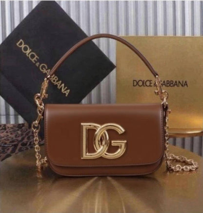 D&G

90 dhs🇦🇪

Good quality 

with box
🎁🎁🎁

Zain35
♥️♥️♥️