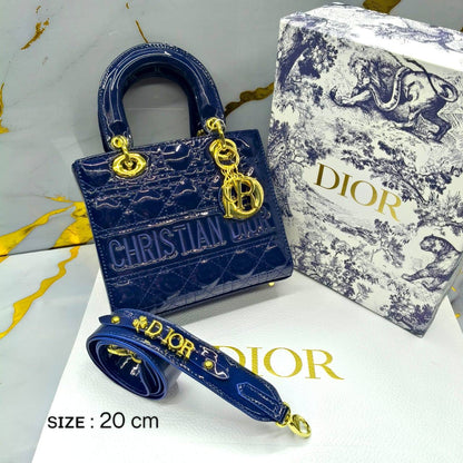 Dior
ɢʟᴏssʏ ᴍᴀᴛᴇʀɪᴀʟ ᴛʏᴘᴇ
ᴇᴍʙʀᴏɪᴅᴇᴅ LOGO 
sɪᴢᴇ : 20 cm

ᴡɪᴛʜ BOX
🎁🎁🎁

105 dhs🇦🇪

Zain31
♥️♥️♥️