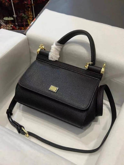 D&G 

95 dhs🪙💕

with box
🎁🎁🎁

Zain90
♥️♥️♥️