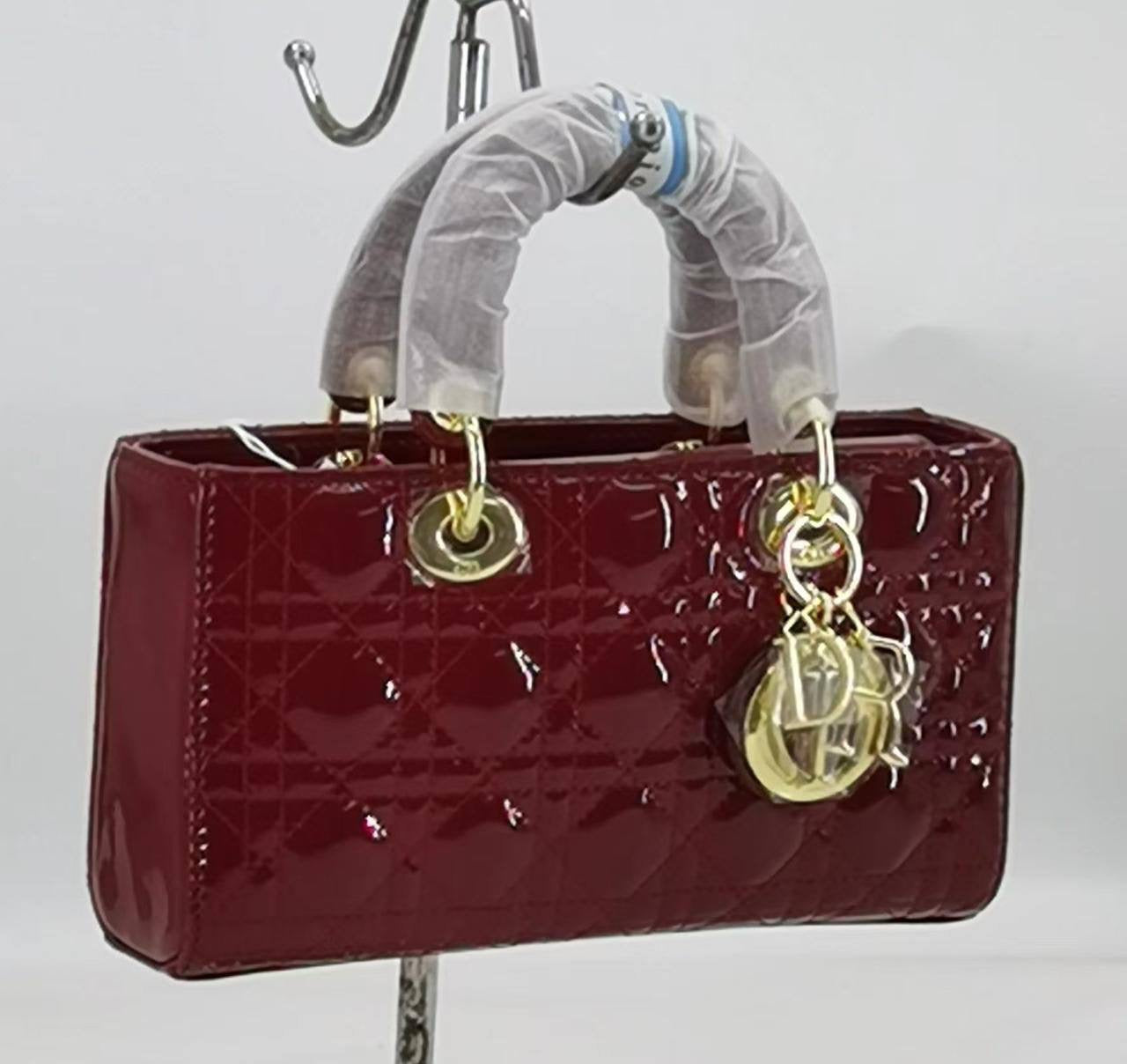 DIOR 
25*6*13cm

105 dhs🇦🇪

with Box
🎁🎁🎁

Zain254
♥️♥️♥️