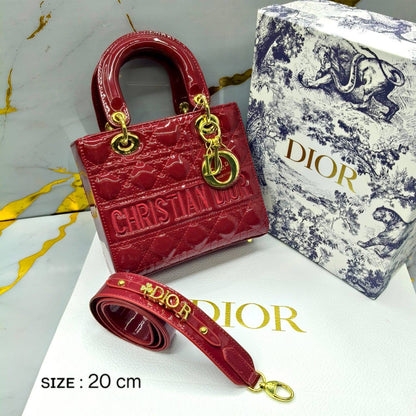 Dior
ɢʟᴏssʏ ᴍᴀᴛᴇʀɪᴀʟ ᴛʏᴘᴇ
ᴇᴍʙʀᴏɪᴅᴇᴅ LOGO 
sɪᴢᴇ : 20 cm

ᴡɪᴛʜ BOX
🎁🎁🎁

105 dhs🇦🇪

Zain31
♥️♥️♥️