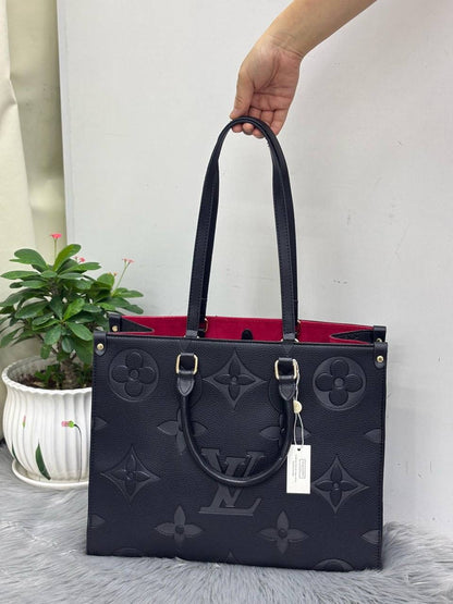 LV
SIZE  ………41CM 
105 dhs🇦🇪

Zain244
♥️♥️♥️