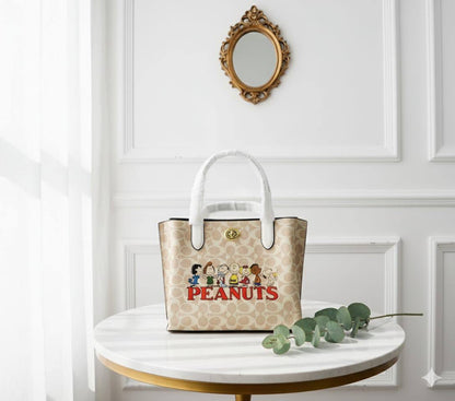 Coach
Good quality 
100 dhs🇦🇪

Zain259
♥️♥️♥️