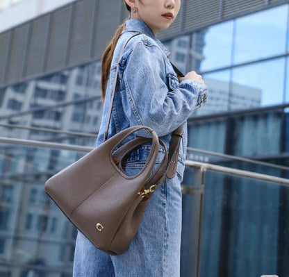 Coach Lana

Size: 23 *31 cm

100 dhs🇦🇪

with box
🎁🎁🎁

Zain115
♥️♥️♥️