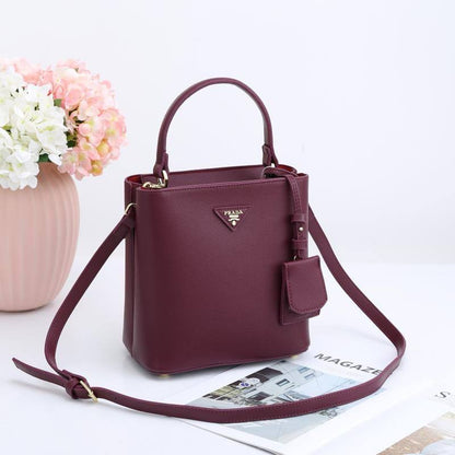 PRADA 
NEW CAME GOOD QUALITY 
105 dhs🇦🇪

Zain39
♥️♥️♥️
