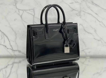 YSL

105 dhs🇦🇪

size：26cm

Good quality

Zain35
♥️♥️♥️