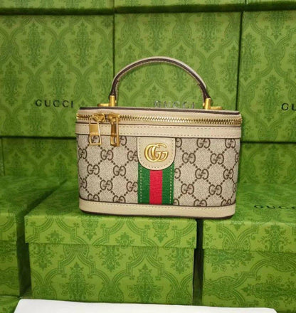 GUCCI 

NEW CAME GOOD QUALITY 
WITH BOX 
🎁🎁🎁

95 dhs🇦🇪

Zain39
♥️♥️♥️