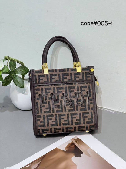 Fendi ᴍɪɴɪ sᴜɴsʜɪɴᴇ
ᴛᴏᴘ ʜᴀɴᴅʙᴀɢ / ᴄʀᴏssʙᴀɢ
ᴡɪᴛɢ ʟᴏɴɢ sᴛʀᴀᴘ
sɪᴢᴇ: 19 x 7 x 19 cm

70 dhs🇦🇪

Zain31
♥️♥️♥️