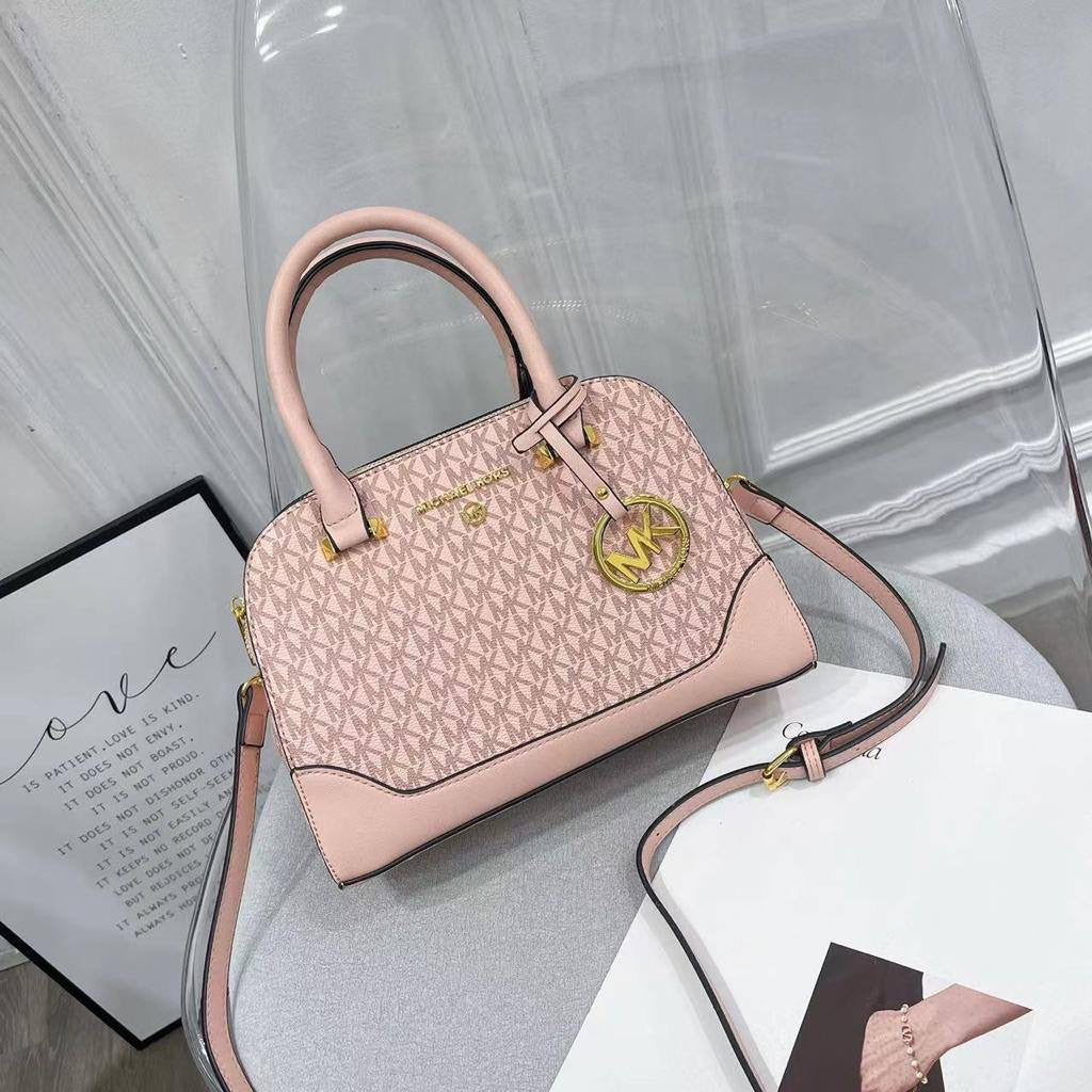 MK
95 dhs🪙💕
size 26cm

Zain26
♥️♥️♥️