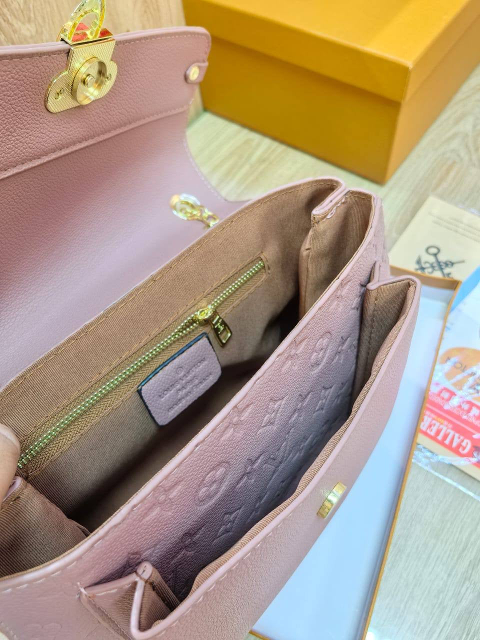LV

With box 
🎁🎁🎁

90 dhs🇦🇪

Zain217
♥️♥️♥️