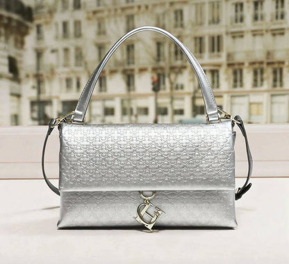 CH CH
95 dhs🇦🇪

size：24cm

Good quality 

with box
🎁🎁🎁

Zain35
♥️♥️♥️