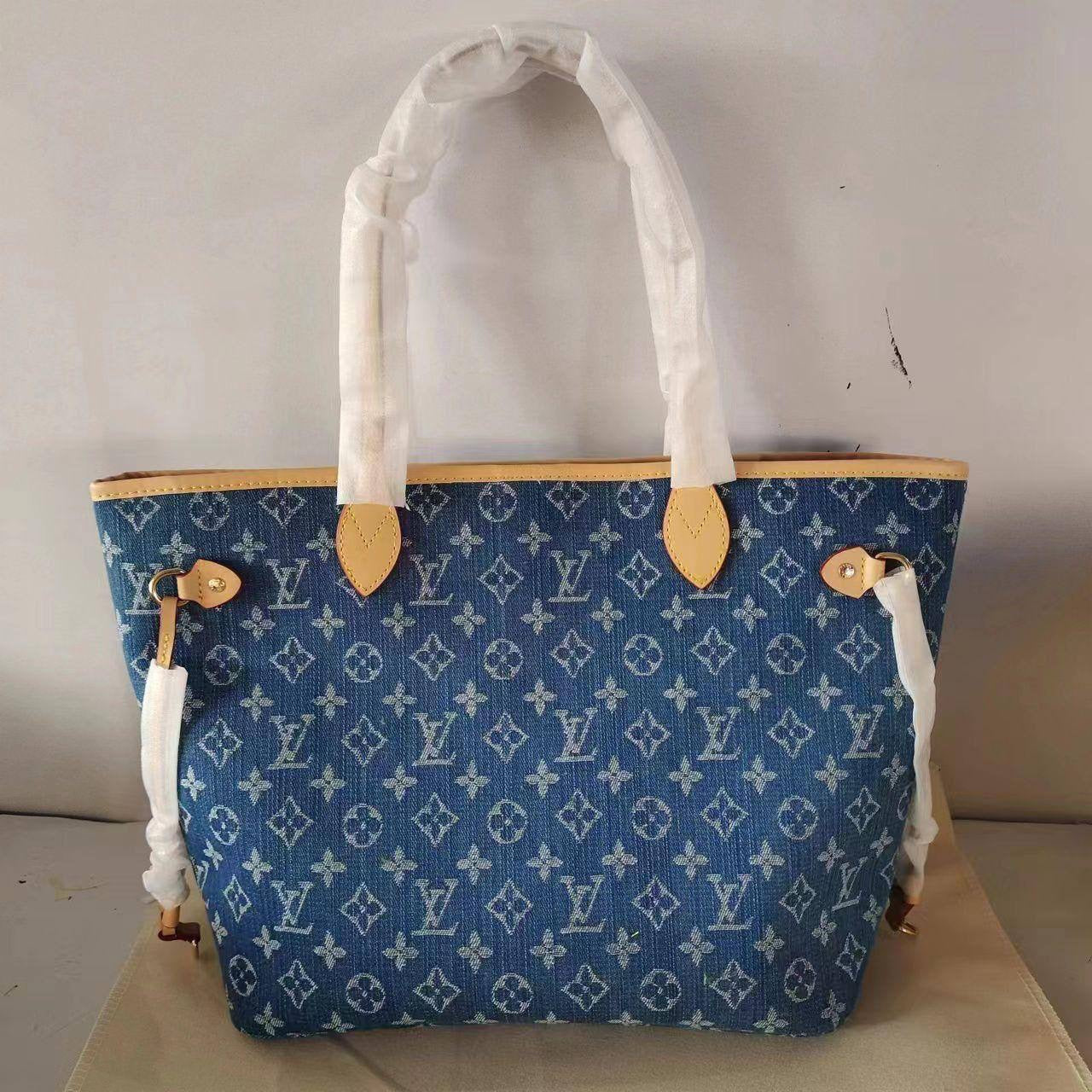 LV
with box
🎁🎁🎁

100 dhs🇦🇪

Zain143
♥️♥️♥️