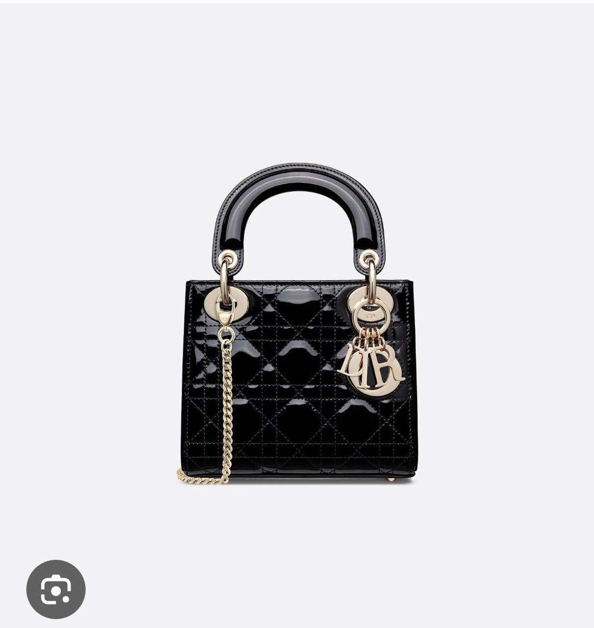 DIOR 
GOOD QUALITY 
105 dhs🪙💕
Size 18 CM

Zain200
♥️♥️♥️