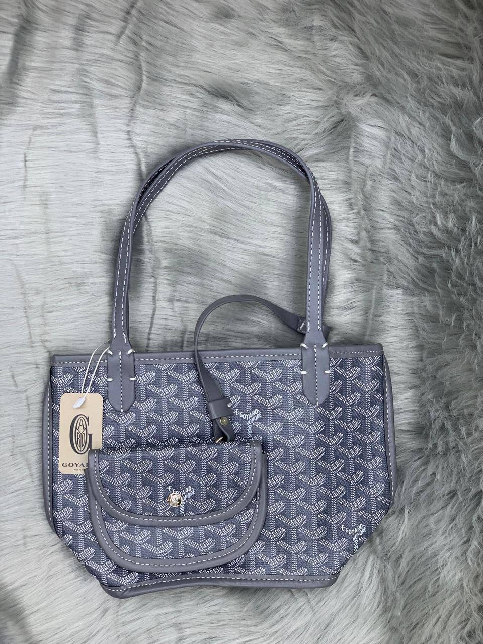 Goyard
SIZE  ……… 25cm 🌷🌷🌷
75 dhs🇦🇪

Zain51
♥️♥️♥️