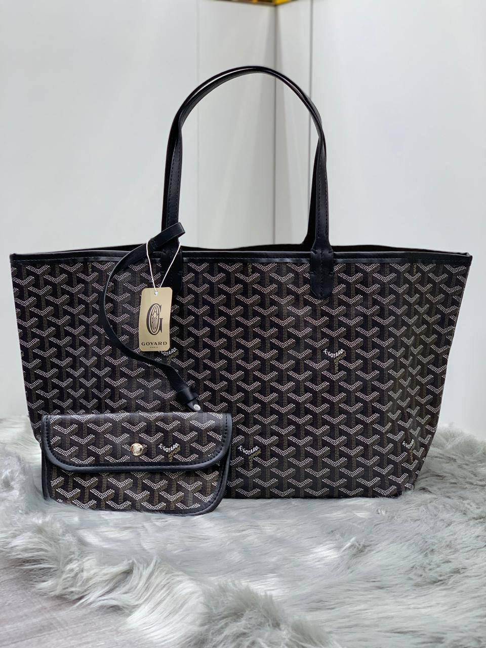 Goyard
SIZE  ……… 38cm 🌷🌷🌷
85 dhs🇦🇪

Zain51
♥️♥️♥️