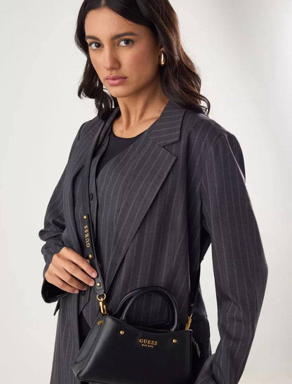 Guess

90 dhs🇦🇪

size：22cm

Good quality 

with box
🎁🎁🎁

Zain35
♥️♥️♥️