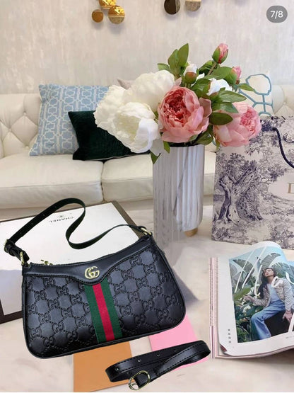 Gucci
80 dhs🇦🇪 

with box
🎁🎁🎁

Zain38
♥️♥️♥️