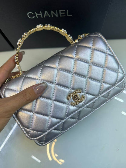 CHANEL

100 dhs🪙💕

with box
🎁🎁🎁

Zain90
♥️♥️♥️