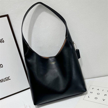 COACH 
NEW CAME 
GOOD QUALITY 
85 dhs🇦🇪

Zain39
♥️♥️♥️