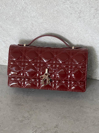 MISS DIOR WALLET ON CHAIN PATENT LEATHER
For Price 👇 WTSP Text Zain 0568585901

Zain76
♥️♥️♥️