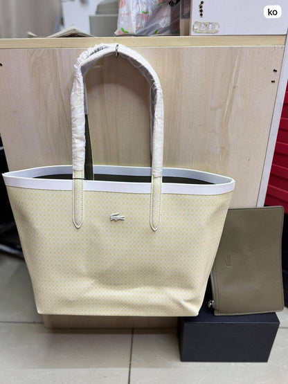 🌟 LACOSTE 🐊 New 2 in 1
Double-sided usable bag
Size: 47 * 29 cm
95 dhs🪙

Zain115
♥️♥️♥️