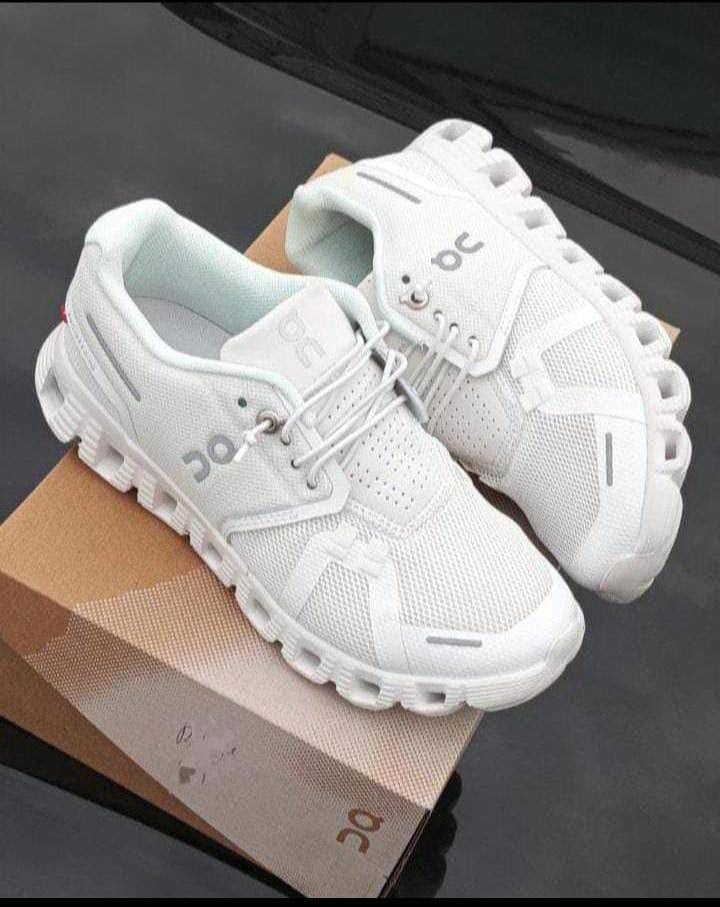 On Cloud 
Size 36 to 46 
120 dhs🪙

Zain82
♥️♥️♥️