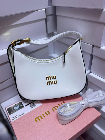 🎉 Offer 🎊  MiuMiu hobo
Size : 24 * 17 cm

75 dhs🇦🇪

with box🎁

Zain115
♥️♥️♥️