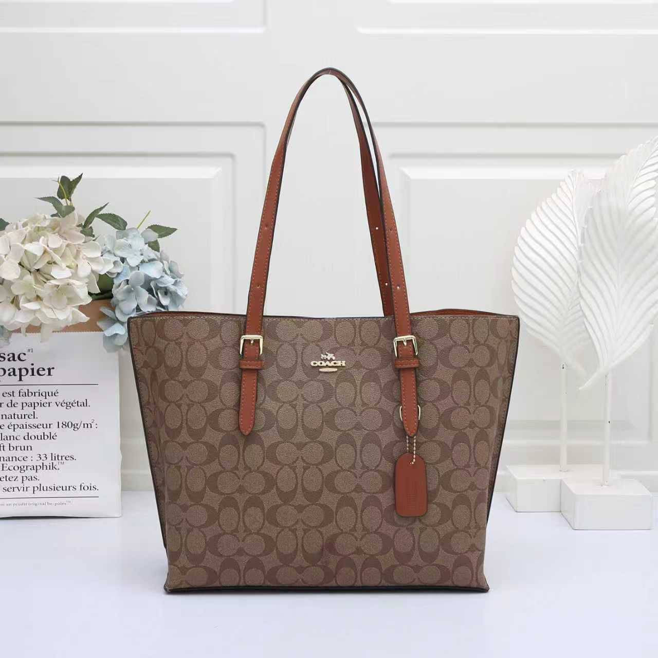 Coach
8 colors
Size:34×28×13                              
105 dhs🪙

Zain114
♥️♥️♥️
