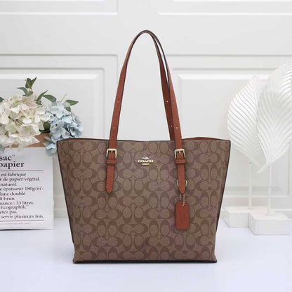 Coach
8 colors
Size:34×28×13                              
105 dhs🪙

Zain114
♥️♥️♥️