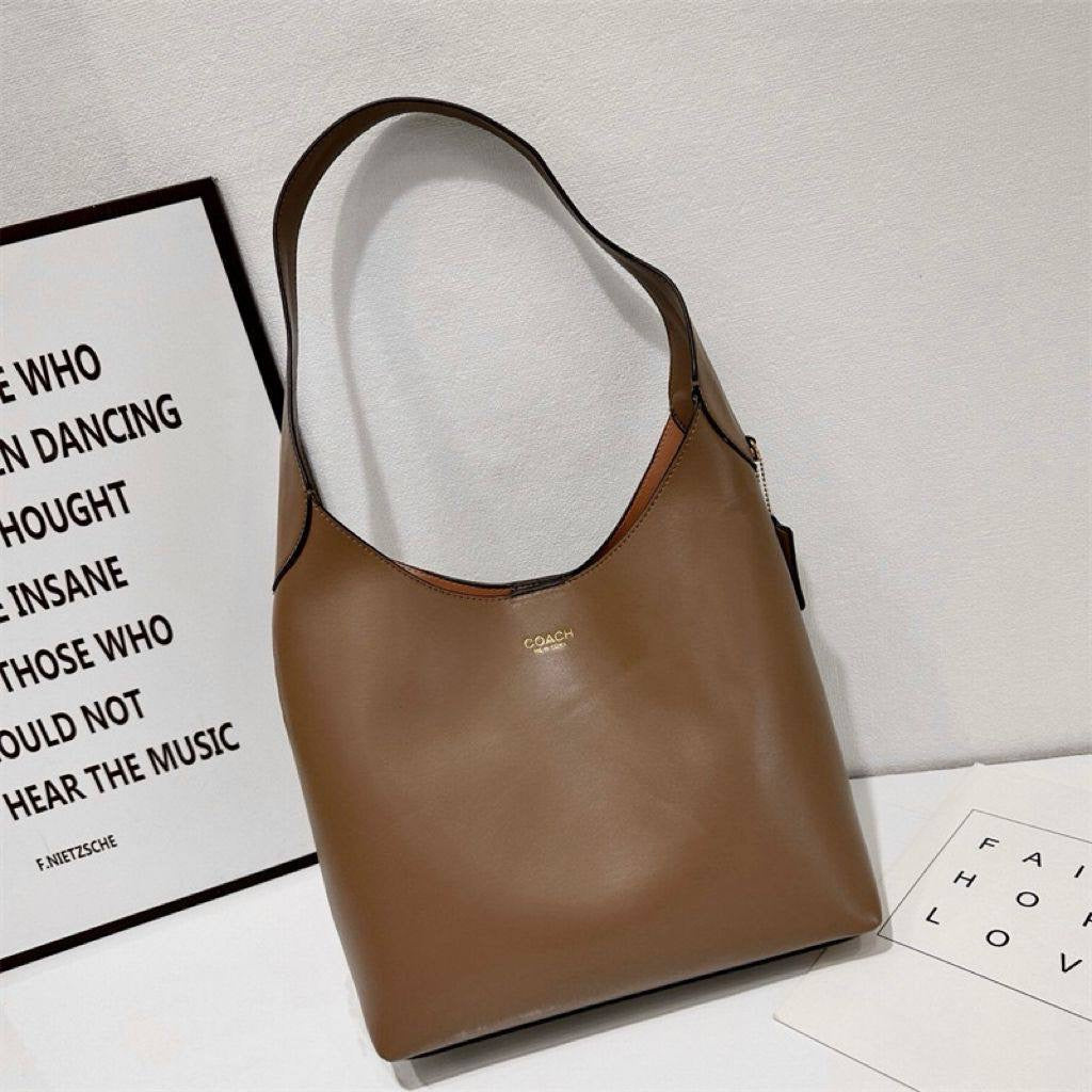 COACH 
NEW CAME 
GOOD QUALITY 
85 dhs🇦🇪

Zain39
♥️♥️♥️