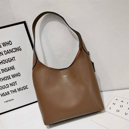 COACH 
NEW CAME 
GOOD QUALITY 
85 dhs🇦🇪

Zain39
♥️♥️♥️