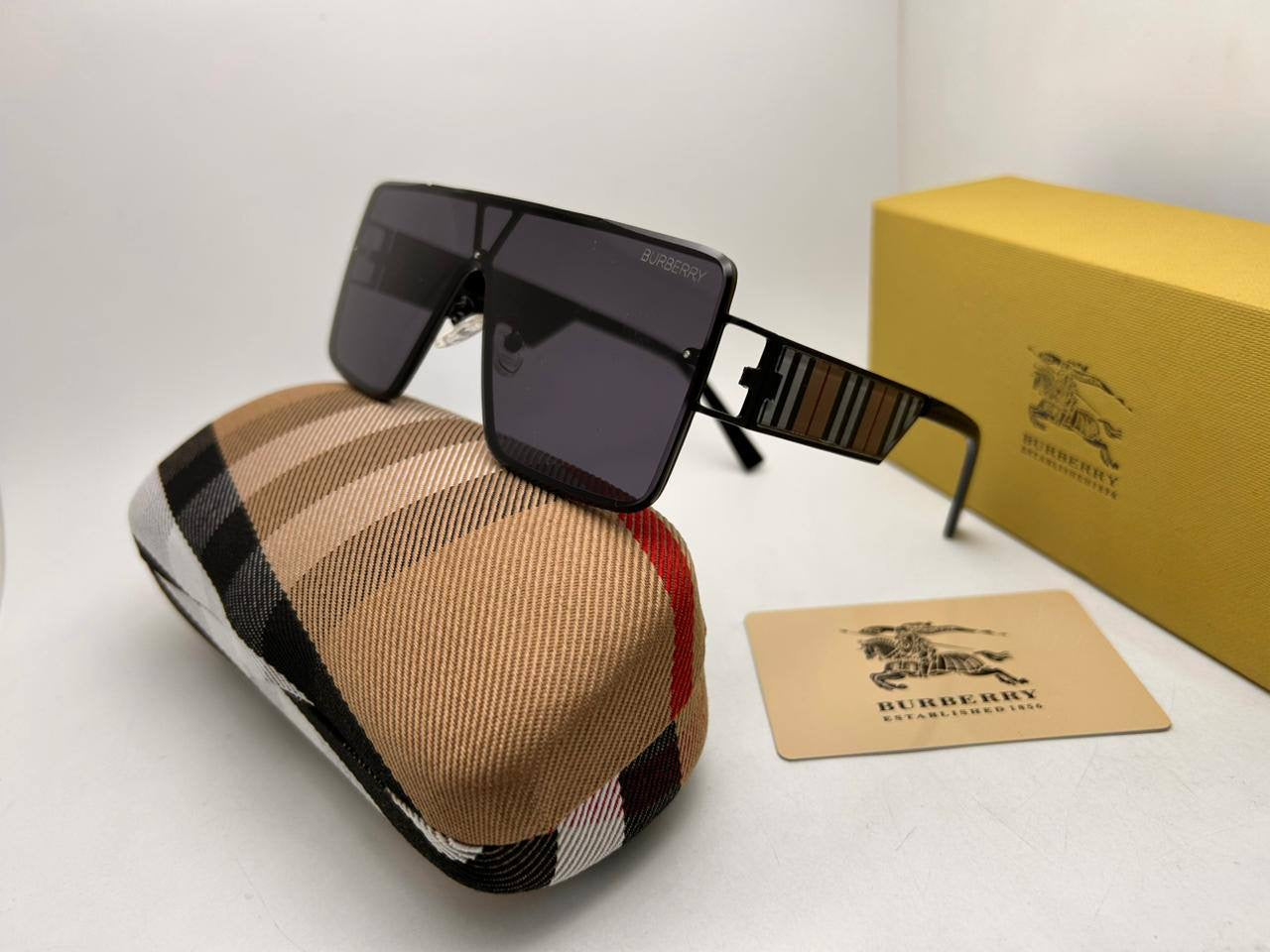 Burberry
65 dhs🪙

Zain126
♥️♥️♥️