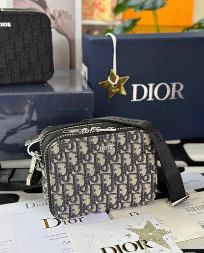 Dior Sling Cross Bag 
Master Quality

200 dhs🇦🇪
With Box
🎁🎁🎁

Zain33
♥️♥️♥️