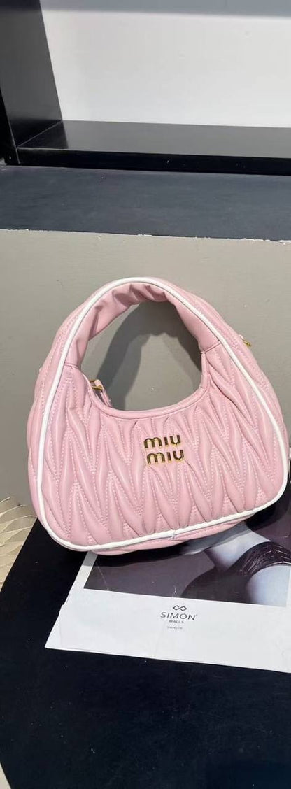 Miu Miu
70 dhs🇦🇪

Zain22
♥️♥️♥️
