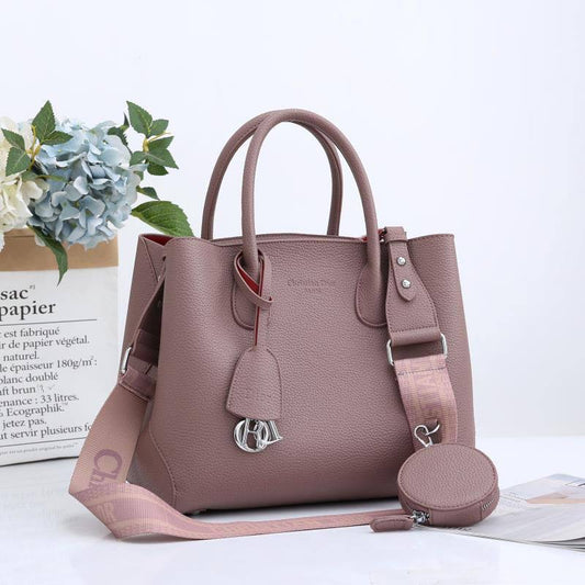 DIOR 
GOOD QUALITY 
115 dhs🪙💕

Zain39
♥️♥️♥️