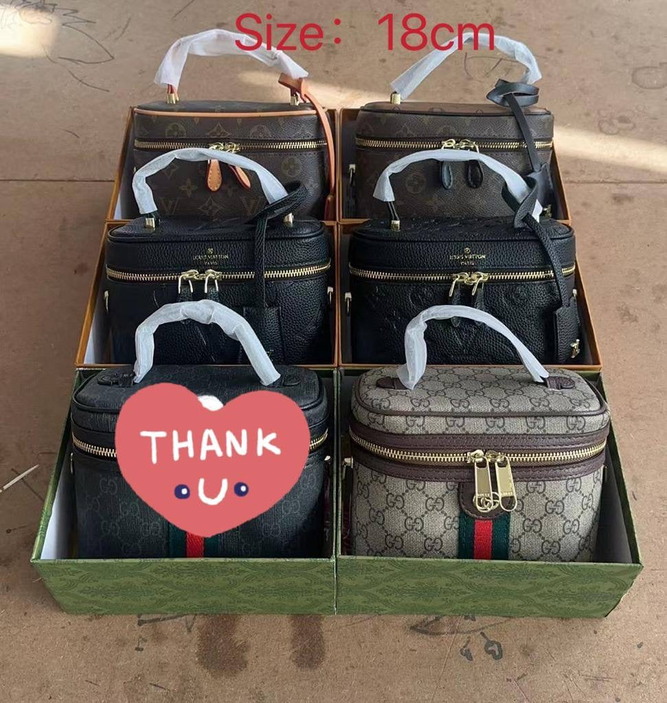 LV - Gucci
95 dhs🇦🇪

with box
🎁🎁🎁

size 18cm

Zain26
♥️♥️♥️