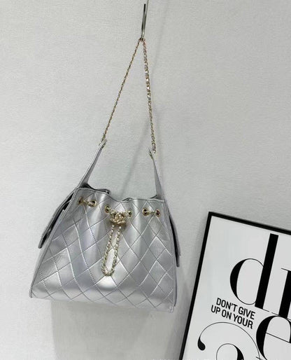 Chanel 
120 dhs🇦🇪
size 28×13×35cm

Zain213
♥️♥️♥️