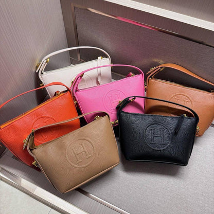 Hermes
22*14*8cm
With box 
🎁🎁🎁

60 dhs🇦🇪

Zain17
♥️♥️♥️