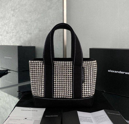 Alexanderwang  
offer price
65 dhs🇦🇪

Zain39
♥️♥️♥️