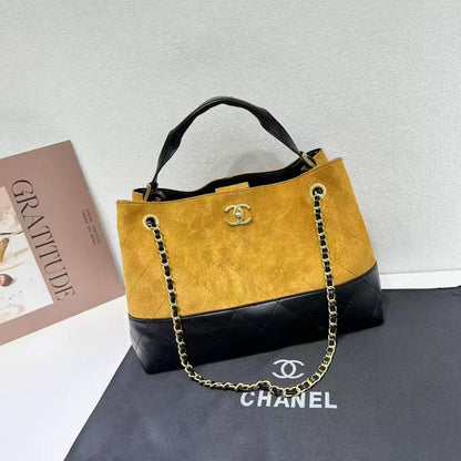 CHANEL 

NEW CAME 

GOOD QUALITY 

110 dhs🇦🇪

Zain39
♥️♥️♥️