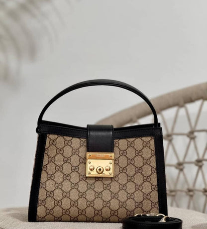 Gucci
PADLOCK TOP HANDLE BAG
Master quality
25. 5 cm 

with box
🎁🎁🎁

250 dhs🇦🇪

Zain95
♥️♥️♥️