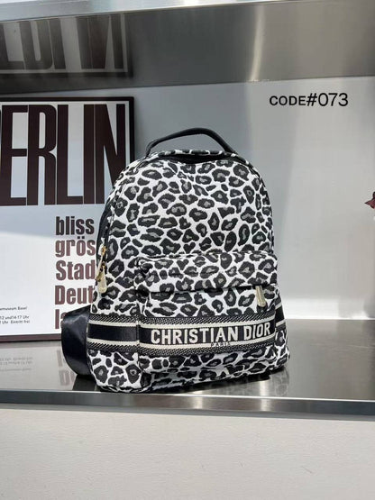 CHRISTIAN DIOR ✦ FENDI
ᴄʟᴀssɪᴄ ᴘʀɪɴᴛ ʟᴏɢᴏ
BAGPACK / KNAPSACK
sɪᴢᴇ: 30 cm

75 dhs🇦🇪

Zain31
♥️♥️♥️